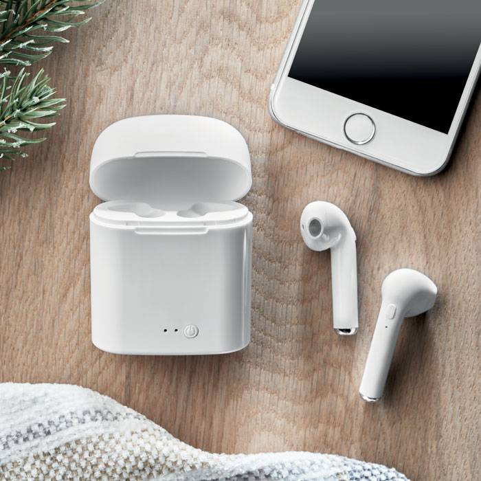 mo9385_06 Giveaways Dubai